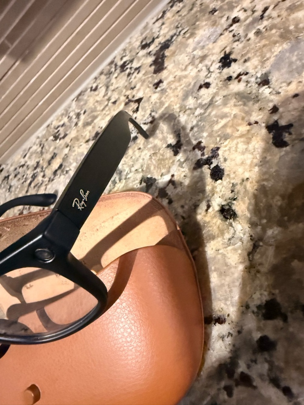 Ray-Ban meta wayfarer sz53 Gen 1 Black Frames with Brown Leather charge Case - Picture 8 of 9